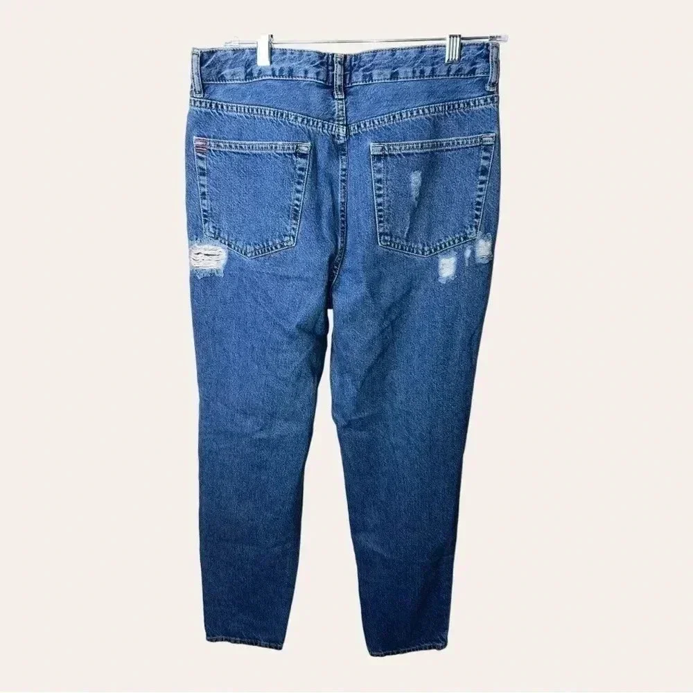 0131. BDG DISTRESSED MEDIUM‎ WASH DENIM JEANS SIZE 30